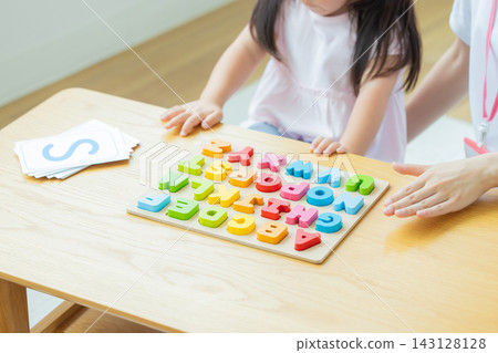 Early childhood education Hands of children taking lessons in English conversation classes Early childhood education Hands of children taking lessons in English conversation classes 143128128