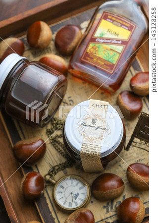 Canned candied chestnuts Canned candied chestnuts 143128258