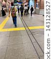 橫濱車站內行人及磚牆面 - 神奈川縣橫濱市 143128527