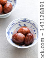 Chestnuts simmered in their skins, served on a plate 143128891