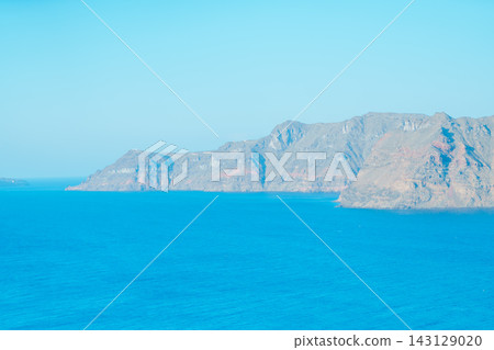 Beautiful scenery of Santorini and cats Beautiful scenery of Santorini and cats 143129020
