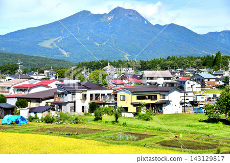 從信濃鐵道北信濃線黑姬站附近眺望妙高山（長野縣信濃町）[2026年9月] 143129817