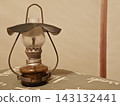 Traditional oil lamps and lanterns | Showa-era retro antique items 143132441