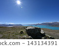 Large rocks and mountain scenery along the shores of Lake Tekapo in New Zealand 143134391
