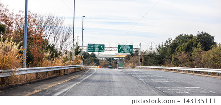 Autumn foliage in the mountains and a view of the Chuo Expressway from the main road. Autumn foliage in the mountains and a view of the Chuo Expressway from the main road. 143135111