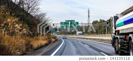 Autumn foliage in the mountains and a view of the Chuo Expressway from the main road. Autumn foliage in the mountains and a view of the Chuo Expressway from the main road. 143135118