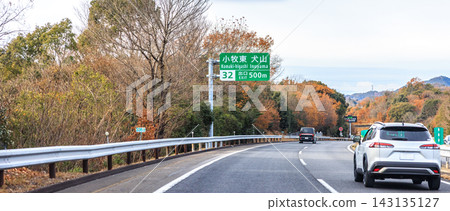 Autumn foliage in the mountains and a view of the Chuo Expressway from the main road. Autumn foliage in the mountains and a view of the Chuo Expressway from the main road. 143135127