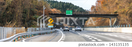 Autumn foliage in the mountains and a view of the Chuo Expressway from the main road. Autumn foliage in the mountains and a view of the Chuo Expressway from the main road. 143135135