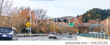 Autumn foliage in the mountains and a view of the Chuo Expressway from the main road. Autumn foliage in the mountains and a view of the Chuo Expressway from the main road. 143135138