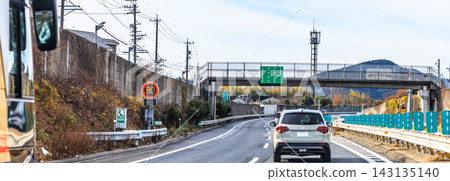 Autumn foliage in the mountains and a view of the Chuo Expressway from the main road. Autumn foliage in the mountains and a view of the Chuo Expressway from the main road. 143135140
