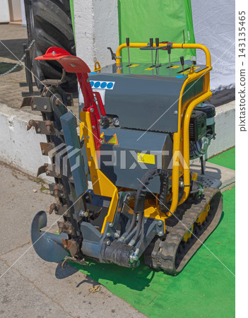 Tracked Chain Trencher Tracked Chain Trencher 143135465