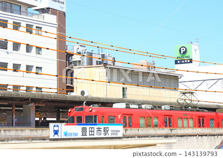 愛知縣豐田市名鐵豐田市站停靠的電車風景 愛知縣豐田市名鐵豐田市站停靠的電車風景 143139793