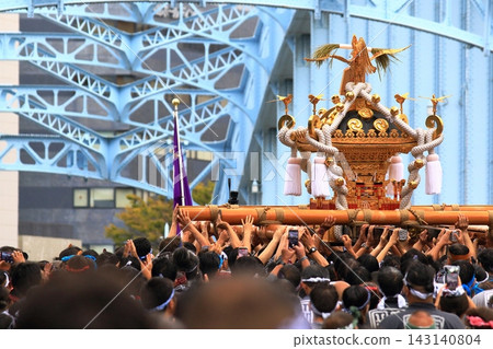 富岡八幡宮的神轎、江戶三大祭、水掛祭 富岡八幡宮的神轎、江戶三大祭、水掛祭 143140804