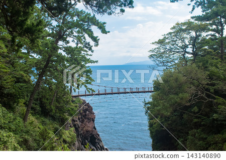 門脅吊橋,城崎海岸的著名景點。 門脅吊橋,城崎海岸的著名景點。 143140890