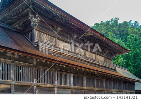 Traditional wooden architecture that evokes a sense of history within the grounds of Izumo Taisha Shrine Traditional wooden architecture that evokes a sense of history within the grounds of Izumo Taisha Shrine 143141321