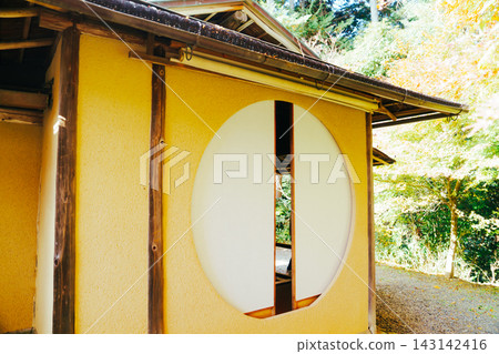 京都寺廟的秋葉照片 京都寺廟的秋葉照片 143142416