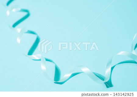 翠綠色背景，緞帶圖案 143142925
