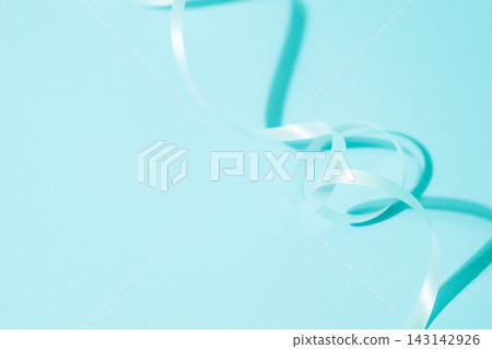 翠綠色背景，緞帶圖案 143142926