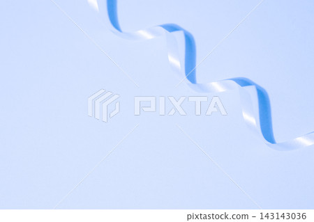 淺藍色背景和緞帶圖案 淺藍色背景和緞帶圖案 143143036