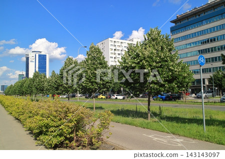 [Poland] [Warsaw] Streetscape of Warsaw, apartment buildings 143143097