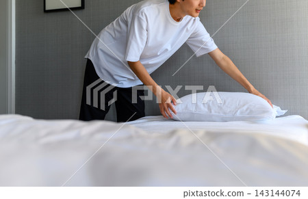鋪床人 鋪床人 143144074