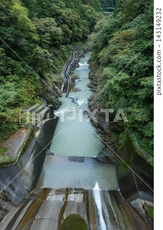 A view of the Hatonosu Gorge and the Tama River fish ladder facility from Shiromaru Dam, showcasing the beauty of the gorge in early autumn. A view of the Hatonosu Gorge and the Tama River fish ladder facility from Shiromaru Dam, showcasing the beauty of the gorge in early autumn. 143149232