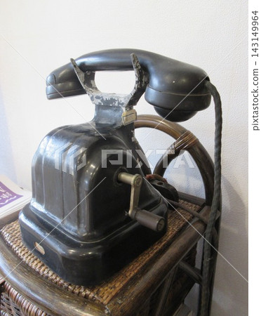 A magnetic desk telephone manufactured in the early Showa period. A magnetic desk telephone manufactured in the early Showa period. 143149964