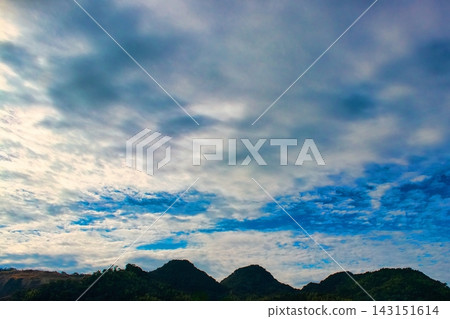 一座雲在山上 一座雲在山上 143151614