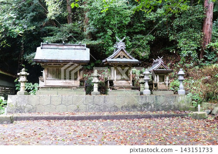 Yurahime Shrine, subsidiary shrine within the grounds, Oki Islands, Dozen Islands, Nishinoshima Island, Shimane Prefecture Yurahime Shrine, subsidiary shrine within the grounds, Oki Islands, Dozen Islands, Nishinoshima Island, Shimane Prefecture 143151733
