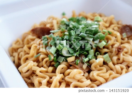 豚骨鹽拌蕎麥麵的特寫 143151920