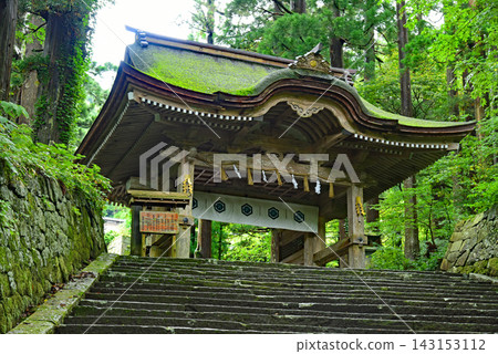 The sacred gate of the inner sanctuary of Ogamiyama Shrine, Tottori Prefecture. The sacred gate of the inner sanctuary of Ogamiyama Shrine, Tottori Prefecture. 143153112