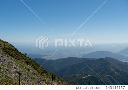 從伊吹山頂峰可以欣賞到令人嘆為觀止的全景。 從伊吹山頂峰可以欣賞到令人嘆為觀止的全景。 143156157