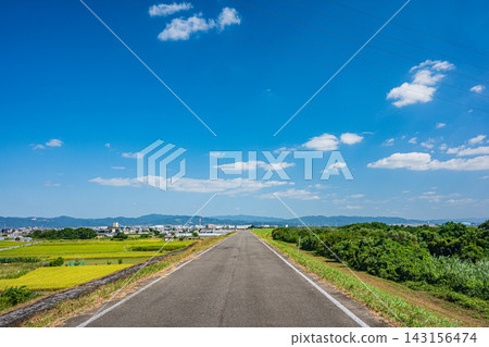 從京都府久瀨郡久宮山町木津川右岸堤壩眺望 143156474
