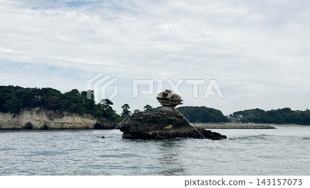 Niojima Island, the symbol of Matsushima, one of Japan's three most scenic spots! Niojima Island, the symbol of Matsushima, one of Japan's three most scenic spots! 143157073