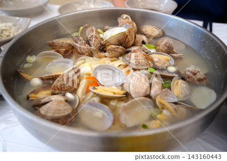 Hearty Bowl of Korean Clam Noodle Soup (Kalguksu) with Rich Seafood Broth and Fresh Clams 143160443