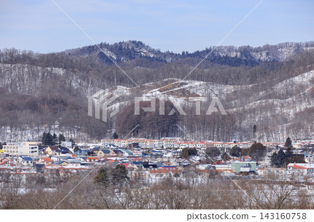 The townscape of Mukawa-Hobetsu, surrounded by mountains in Mukawa Town, Hokkaido [February] 143160758