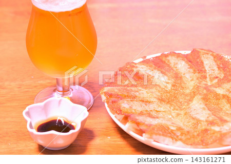傍晚的景色配上餃子 傍晚的景色配上餃子 143161271