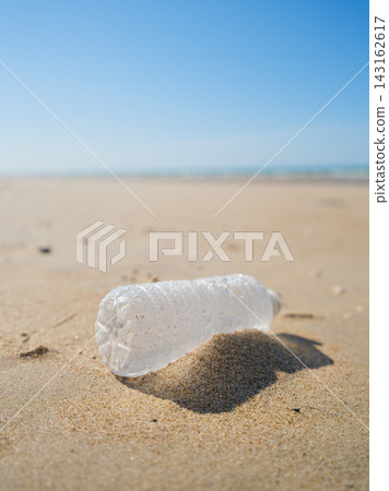 Vertical photo. Environmental waste problem on the sea coast. Plastic bottle on the beach. Vertical photo. Environmental waste problem on the sea coast. Plastic bottle on the beach. 143162617