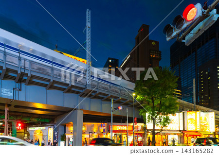 JR新橋站銀座出口:車站前區域的夜景 JR新橋站銀座出口:車站前區域的夜景 143165282
