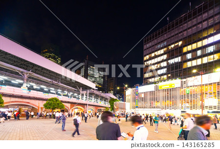 JR新橋站-車站前方區域的夜景 JR新橋站-車站前方區域的夜景 143165285