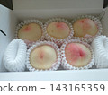 These Okayama peaches look absolutely delicious. 143165359
