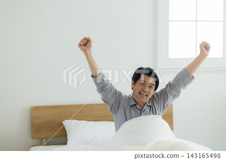 臥室裡的老人 臥室裡的老人 143165498