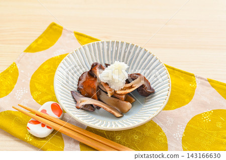Natural mushroom dish: Grated radish salad with Kawamura's fusentake mushrooms Natural mushroom dish: Grated radish salad with Kawamura's fusentake mushrooms 143166630