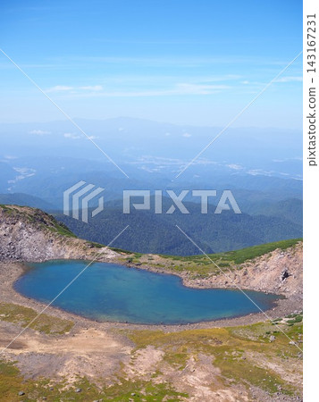 Gongen Pond and volcanic topography on Mount Norikura, autumn mountain scenery Gongen Pond and volcanic topography on Mount Norikura, autumn mountain scenery 143167231