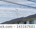 公寓電視天線、電力線和高壓電力線 143167681