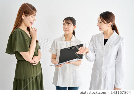 A woman smiles, satisfied with the doctor's explanation. A woman smiles, satisfied with the doctor's explanation. 143167804