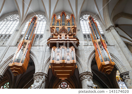 Cathedral of St. Michael and St. Gudula interior in Brussels, Belgium Cathedral of St. Michael and St. Gudula interior in Brussels, Belgium 143174020