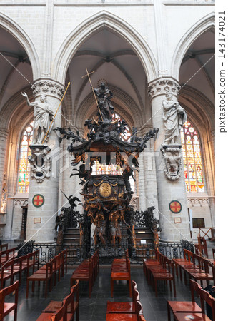 Cathedral of St. Michael and St. Gudula interior in Brussels, Belgium Cathedral of St. Michael and St. Gudula interior in Brussels, Belgium 143174021