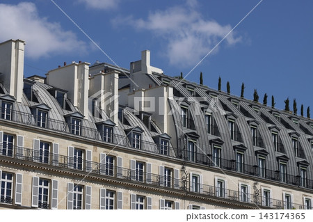 Classic building in the downtown of Paris, France Classic building in the downtown of Paris, France 143174365