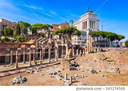 Ancient Roman Forum ruins, Vittoriano monument in Rome, Italy Ancient Roman Forum ruins, Vittoriano monument in Rome, Italy 143174500